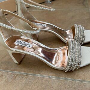 New Badgley Mischka Becca Strappy Block Heel T488